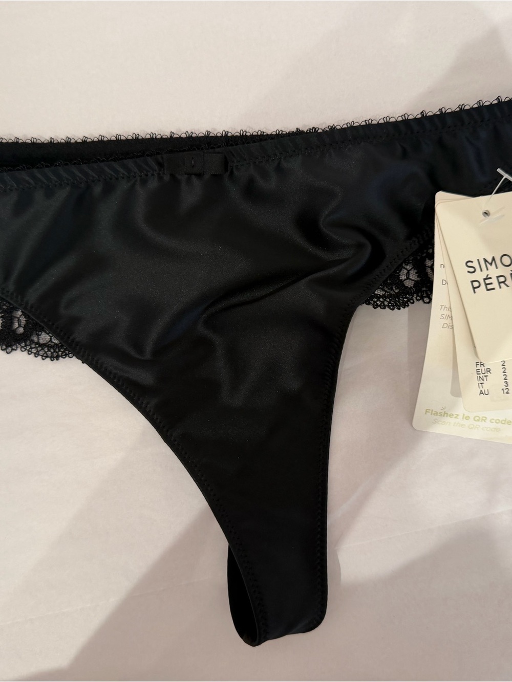 Simone Perele Symphonie 1f3700 Black Lace-Edge Satin Thong. NWT